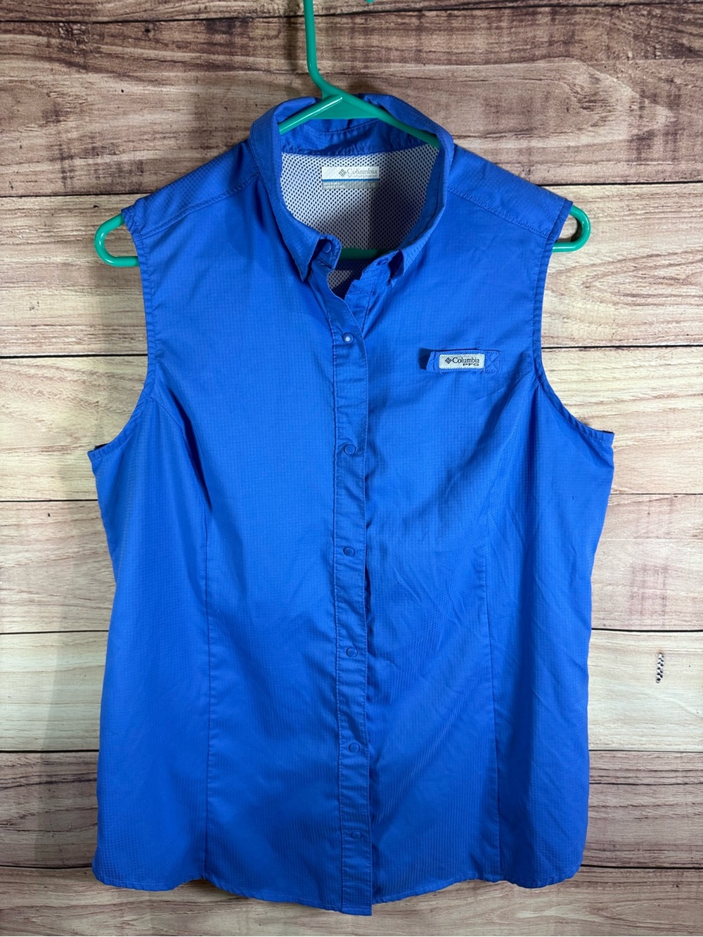 Columbia PFG Women’s Sleeveless Button-Front Top - Blue